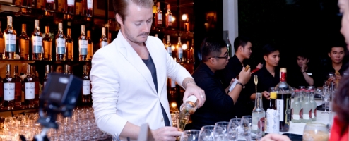 Thưởng thức Macallan Single Malt Whisky