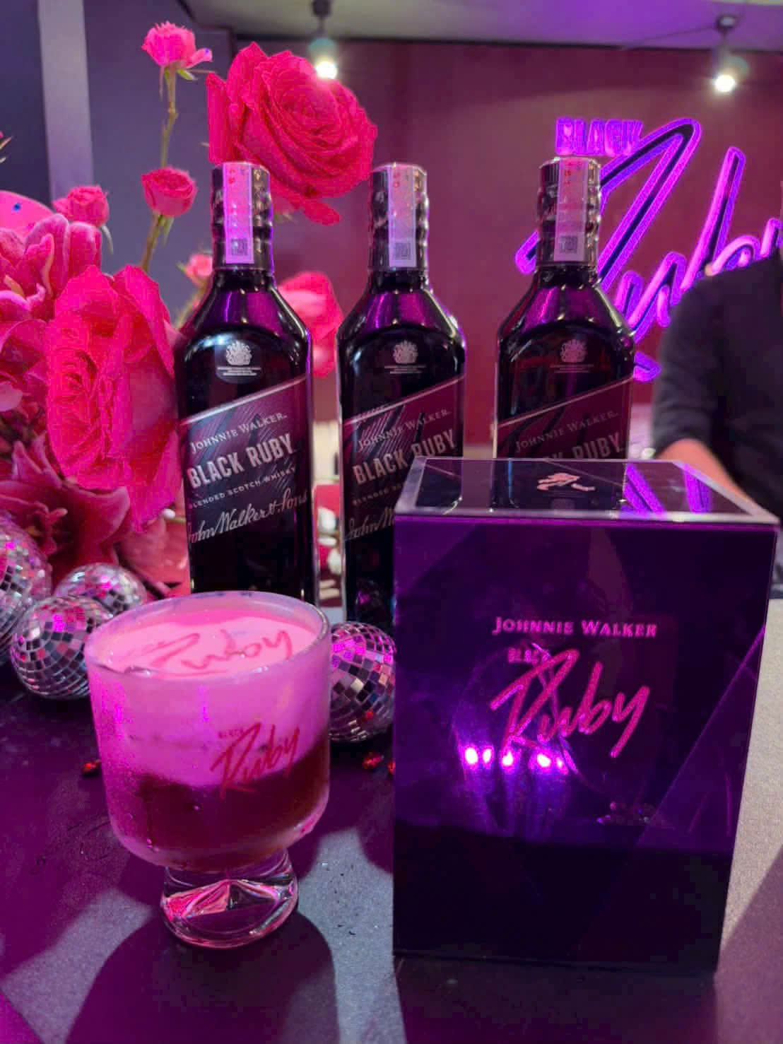 Rượu JOHNNIE WALKER BLACK RUBY hộp quà 2027