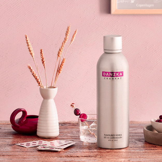 Khám phá Rượu Vodka Danzka Cranraz – vodka và quả mọng