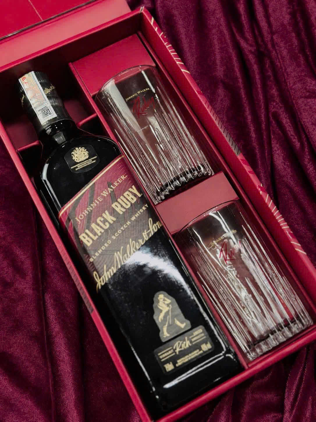 Rượu JOHNNIE WALKER BLACK RUBY hộp quà 2027