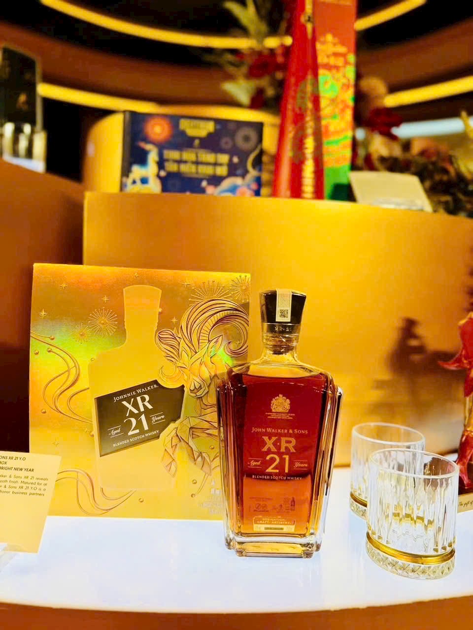 Rượu Johnnie Walker XR21 hộp quà 2027 