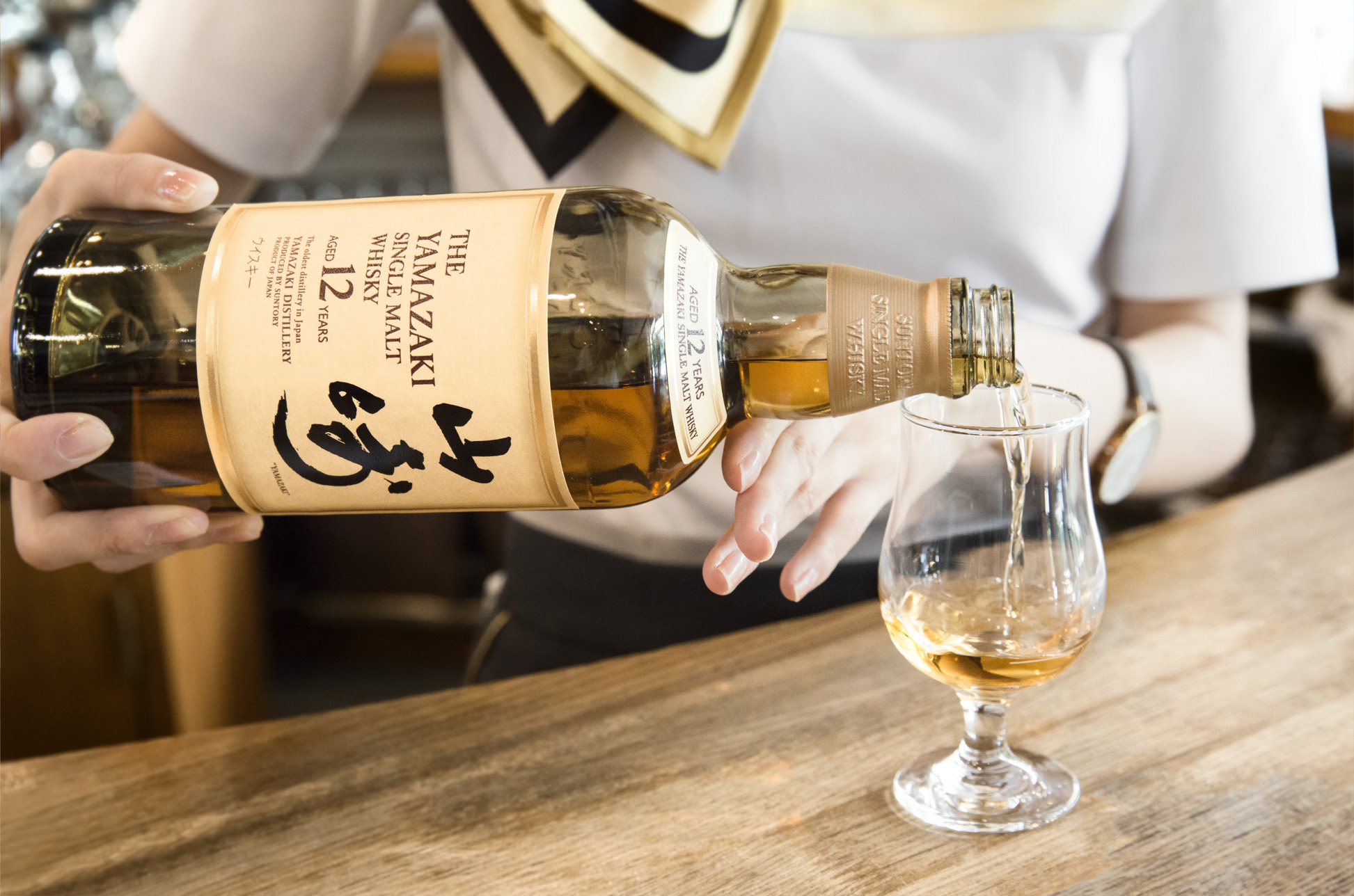Thưởng thức whisky Yamazaki 12
