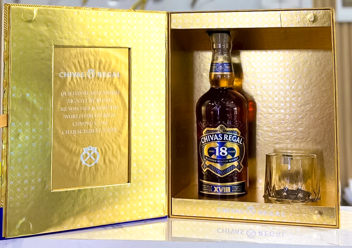Rượu Chivas 18 năm hộp quà 2027