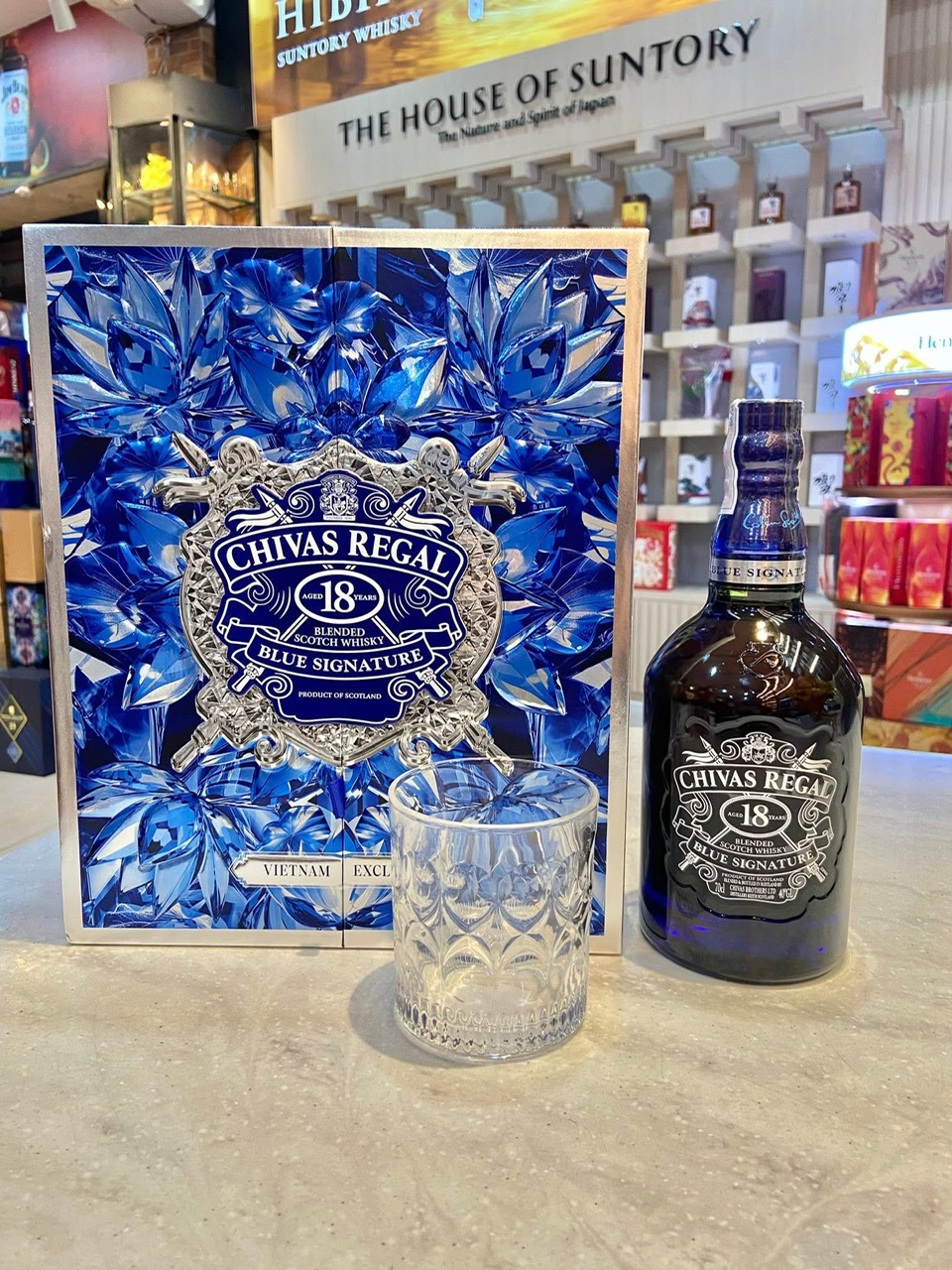 Rượu Chivas Regal  18 năm Blue Signature hộp quà năm 2026