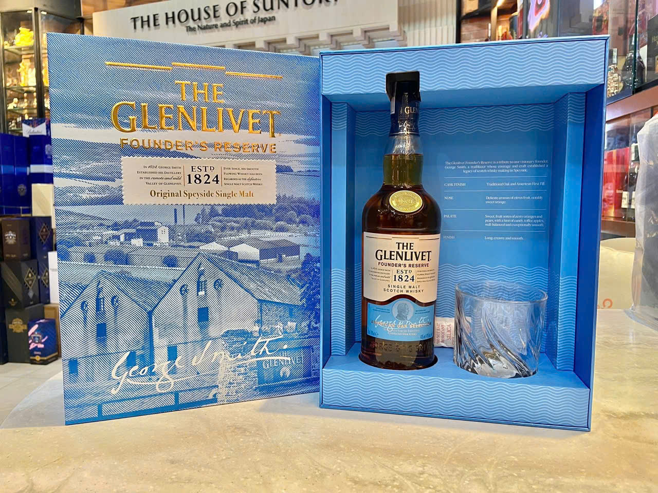 Rượu Glenlivet Founder's Reserve mẫu hộp quà năm 2026