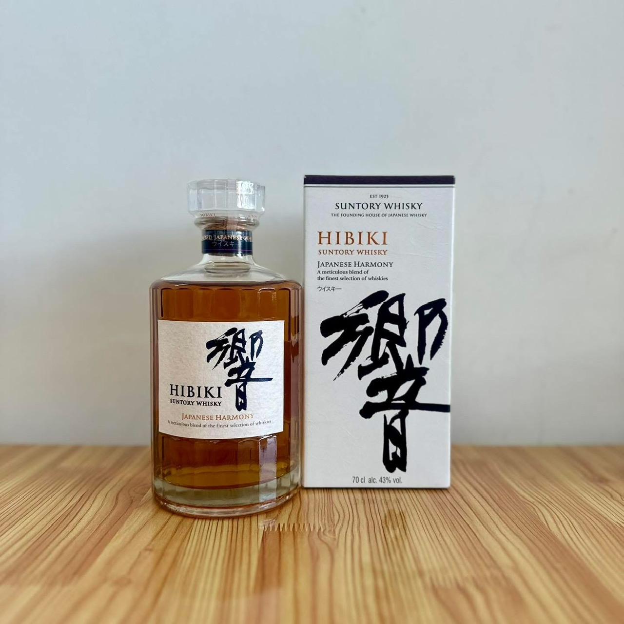 ruou-hibiki-harmony-gia-bao-nhieu-co-dang-mua-khong-cap-nhat-2026