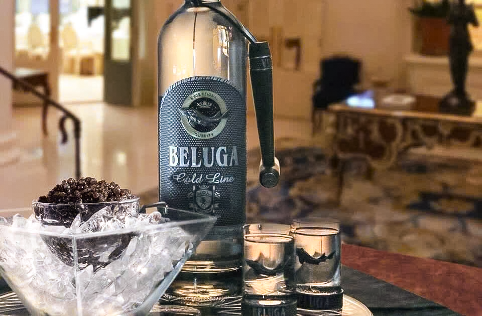 Rượu Vodka Beluga Gold Line  Hộp Ly