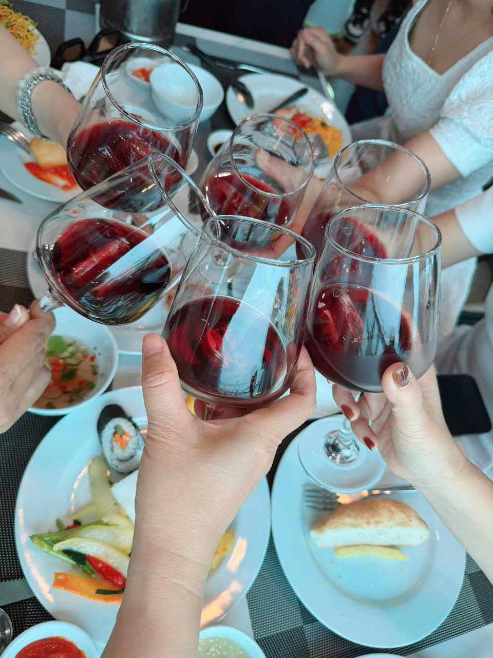 thong-bao-ruou-ngoai-chinh-hang-phuc-vu-xuyen-le-304-15