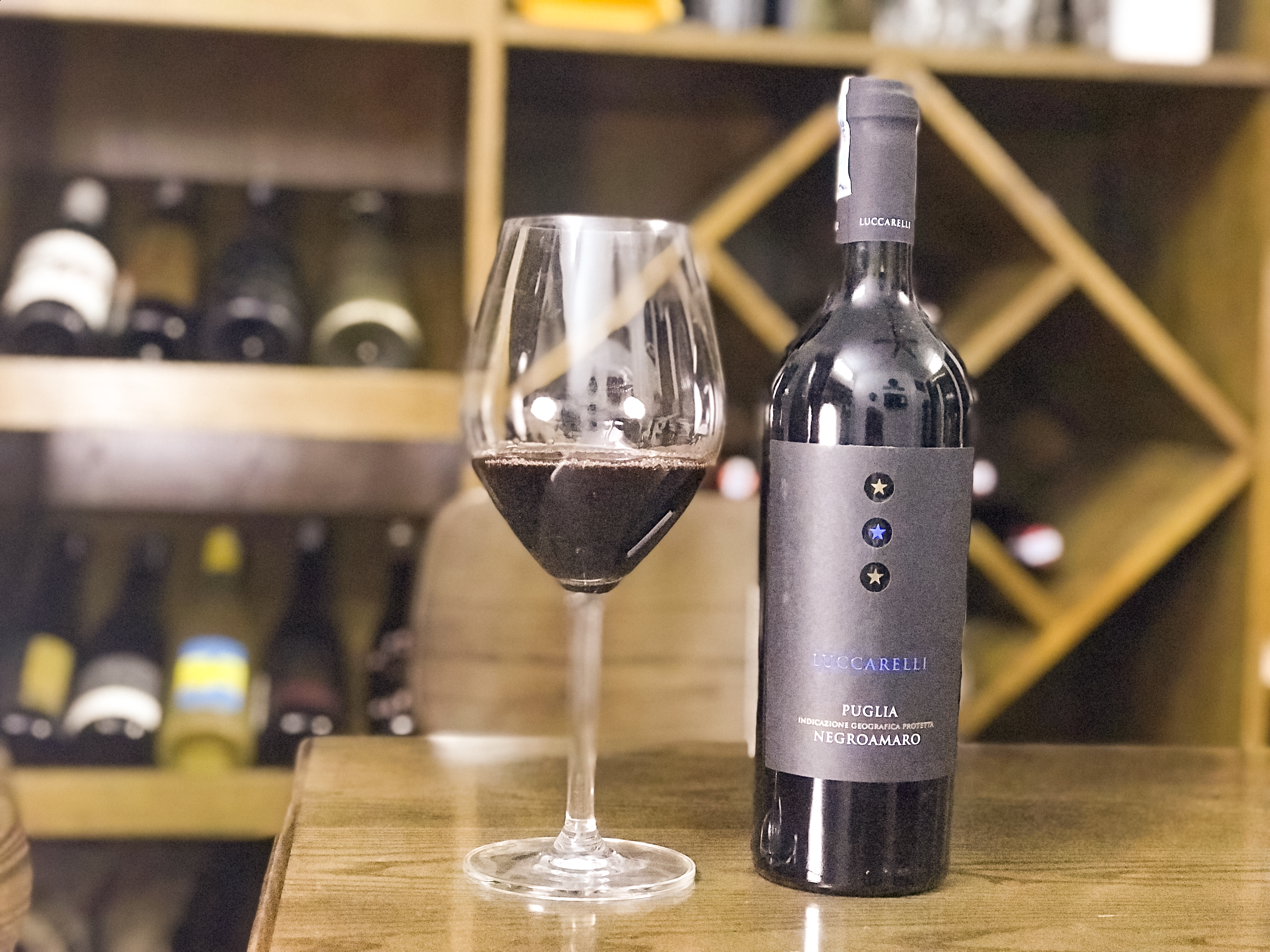 Rượu vang Ý Luccarelli-Negroamaro